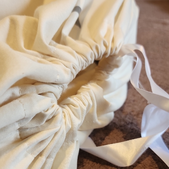 Luxurious White Sheet Set by Signature - Picture 9 of 10